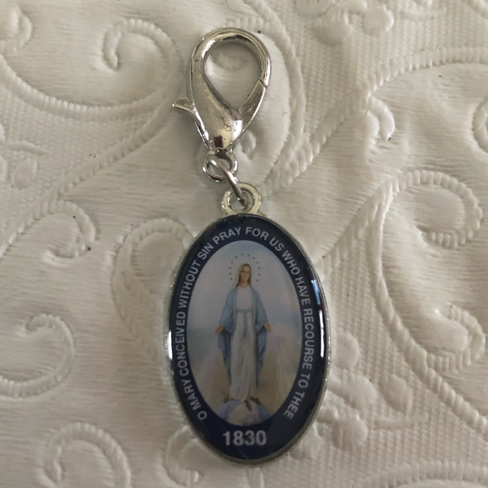 🆕 Mary Pendant